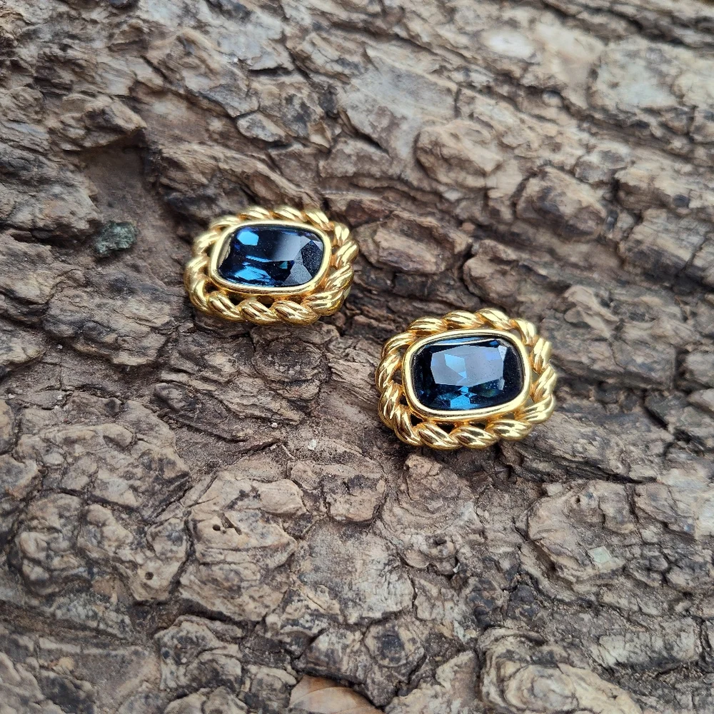 🐦🦢S.A.L Earrings🦢💎Swarovaki🧊Crystal🫐 - Picture 4 of 9